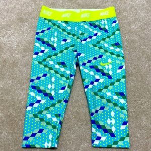 Girls medium 5-6 years Nike dri-fit capris